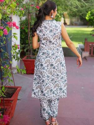 Floral Printed V-Neck Regular Pure Cotton Kurta with Trousers 4