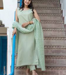 Sweetheart Neck Regular Thread Work Pure Silk Kurta With Trousers & Dupatta