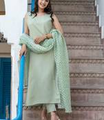 Sweetheart Neck Regular Thread Work Pure Silk Kurta With Trousers & Dupatta