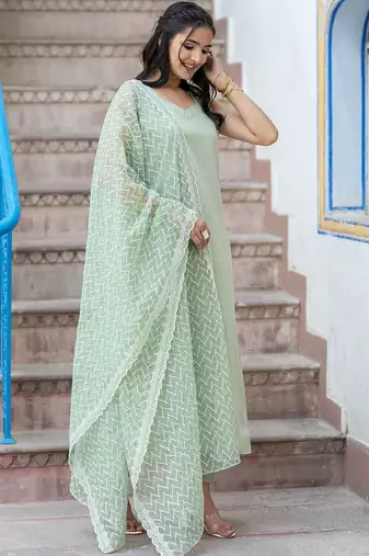 Sweetheart Neck Regular Thread Work Pure Silk Kurta With Trousers & Dupatta