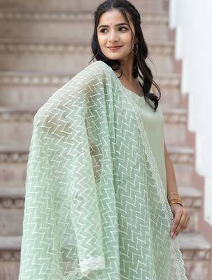 Sweetheart Neck Regular Thread Work Pure Silk Kurta With Trousers & Dupatta 7