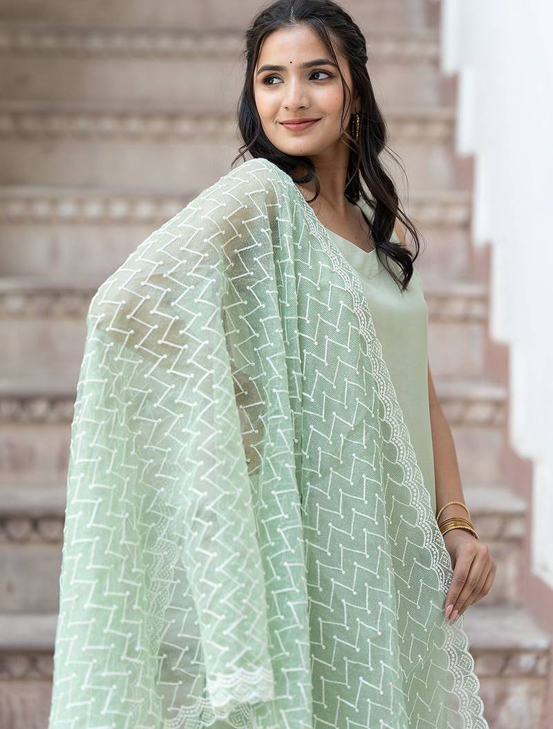 Sweetheart Neck Regular Thread Work Pure Silk Kurta With Trousers & Dupatta