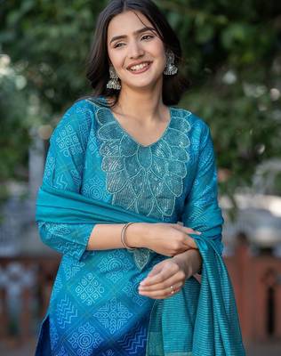 Women Ethnic Motifs Printed Regular Sequinned Kurta with Trousers & With Dupatta 6