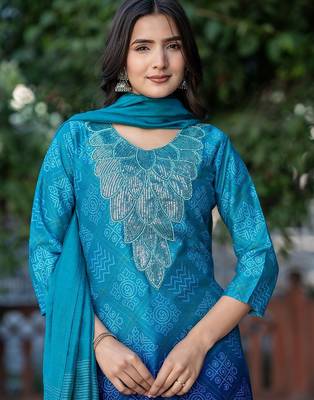 Women Ethnic Motifs Printed Regular Sequinned Kurta with Trousers & With Dupatta 7