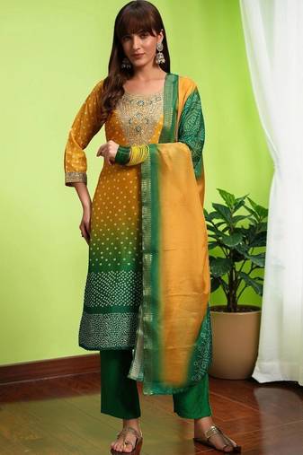 Women Bandhani Dyed Regular Thread Work Kurta with Trousers & With Dupatta