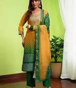 Women Bandhani Dyed Regular Thread Work Kurta with Trousers & With Dupatta