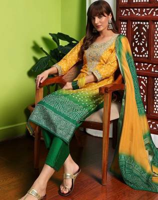Women Bandhani Dyed Regular Thread Work Kurta with Trousers & With Dupatta 2