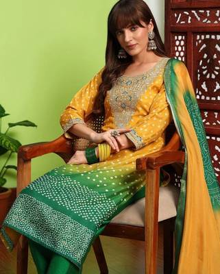 Women Bandhani Dyed Regular Thread Work Kurta with Trousers & With Dupatta 3
