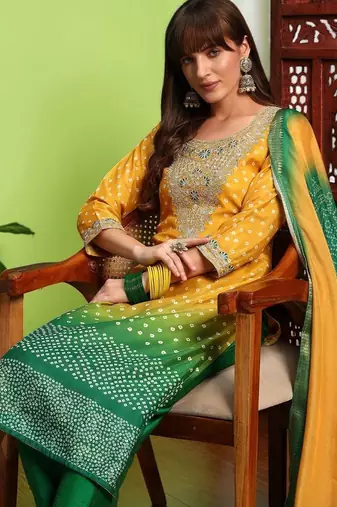 Women Bandhani Dyed Regular Thread Work Kurta with Trousers & With Dupatta