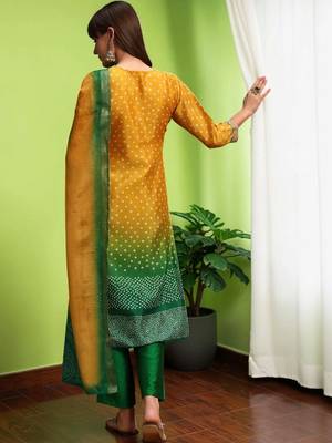 Women Bandhani Dyed Regular Thread Work Kurta with Trousers & With Dupatta 4