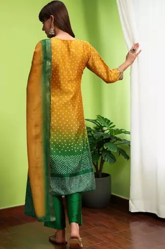 Women Bandhani Dyed Regular Thread Work Kurta with Trousers & With Dupatta