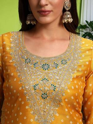 Women Bandhani Dyed Regular Thread Work Kurta with Trousers & With Dupatta 7