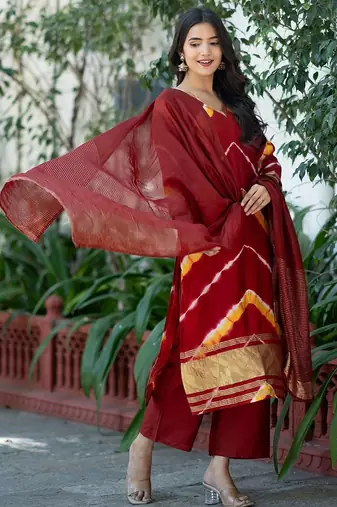 Women Dyed Regular Pure Silk Kurta with Trousers & With Dupatta