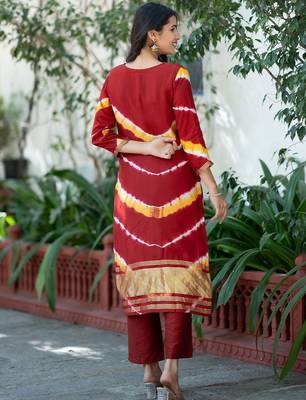 Women Dyed Regular Pure Silk Kurta with Trousers & With Dupatta 4