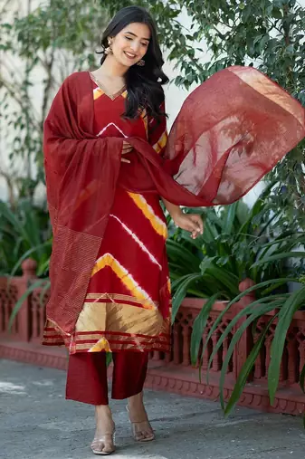 Women Dyed Regular Pure Silk Kurta with Trousers & With Dupatta