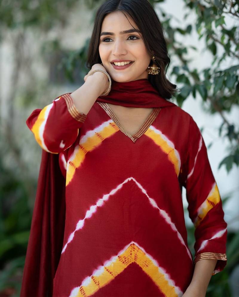 Women Dyed Regular Pure Silk Kurta with Trousers & With Dupatta