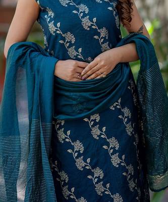 Floral Printed V-Neck Pure Silk Straight Kurta With Trousers & Dupatta 2