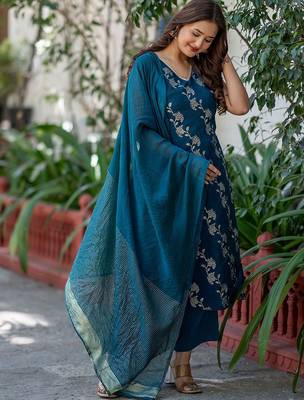 Floral Printed V-Neck Pure Silk Straight Kurta With Trousers & Dupatta 3