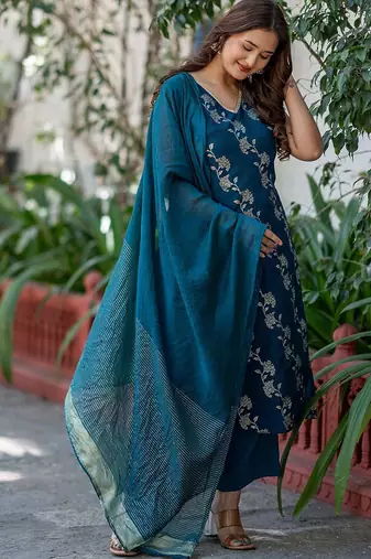 Floral Printed V-Neck Pure Silk Straight Kurta With Trousers & Dupatta