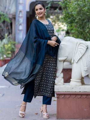 Floral Printed Round Neck Pure Silk Jacquard Straight Kurta with Trousers & Dupatta 3