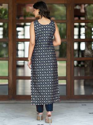 Floral Printed Round Neck Pure Silk Jacquard Straight Kurta with Trousers & Dupatta 5