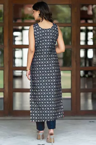 Floral Printed Round Neck Pure Silk Jacquard Straight Kurta with Trousers & Dupatta