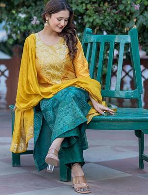 Women Dyed Kurta with Palazzo & Dupatta 6
