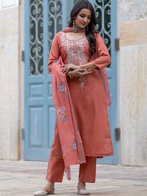 Women Floral Embroidered Regular Thread Work Kurta with Trousers & With Dupatta 1