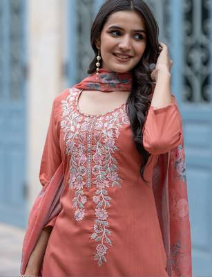 Women Floral Embroidered Regular Thread Work Kurta with Trousers & With Dupatta 2