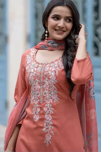 Women Floral Embroidered Regular Thread Work Kurta with Trousers & With Dupatta
