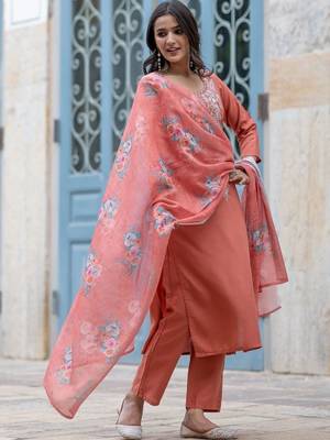 Women Floral Embroidered Regular Thread Work Kurta with Trousers & With Dupatta 3
