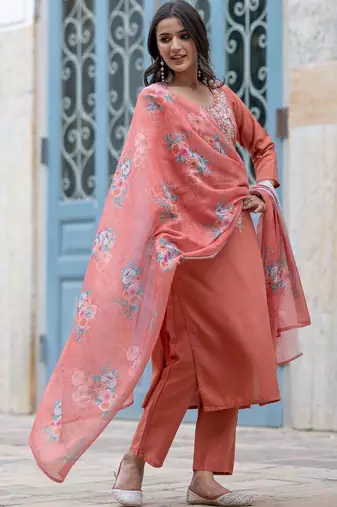 Women Floral Embroidered Regular Thread Work Kurta with Trousers & With Dupatta