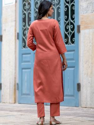 Women Floral Embroidered Regular Thread Work Kurta with Trousers & With Dupatta 4