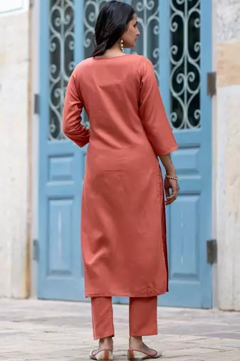 Women Floral Embroidered Regular Thread Work Kurta with Trousers & With Dupatta