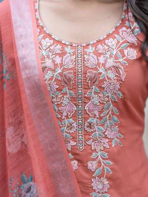 Women Floral Embroidered Regular Thread Work Kurta with Trousers & With Dupatta 5