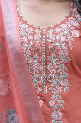Women Floral Embroidered Regular Thread Work Kurta with Trousers & With Dupatta