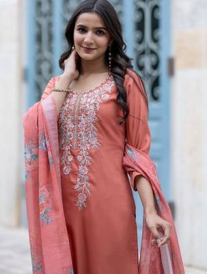 Women Floral Embroidered Regular Thread Work Kurta with Trousers & With Dupatta 7