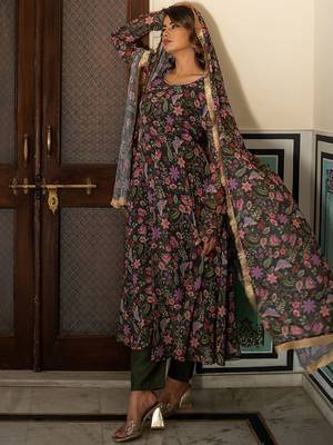 Floral Printed Round Neck Long Sleeves Anarkali Kurta with Trousers & Dupatta 4