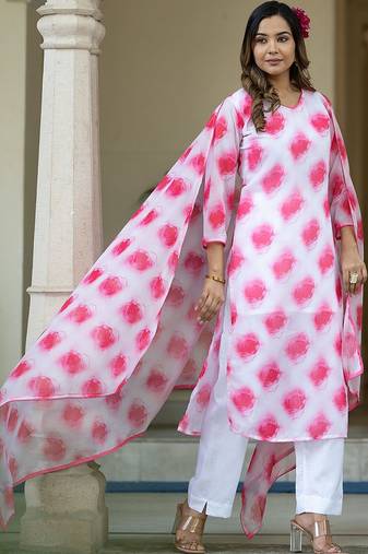 Floral Printed Regular Kurta with Trousers & With Dupatta