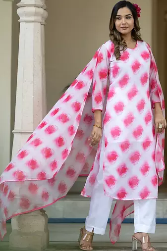 Floral Printed Regular Kurta with Trousers & With Dupatta