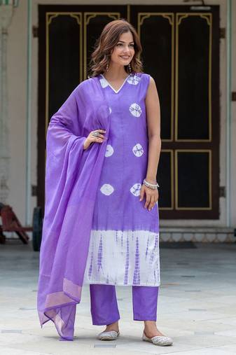 Women Dyed Regular Pure Silk Kurta with Trousers & With Dupatta