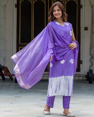 Women Dyed Regular Pure Silk Kurta with Trousers & With Dupatta 3