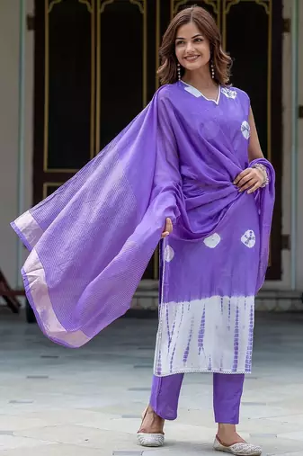 Women Dyed Regular Pure Silk Kurta with Trousers & With Dupatta