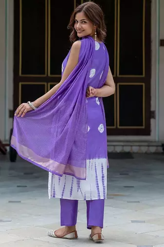 Women Dyed Regular Pure Silk Kurta with Trousers & With Dupatta