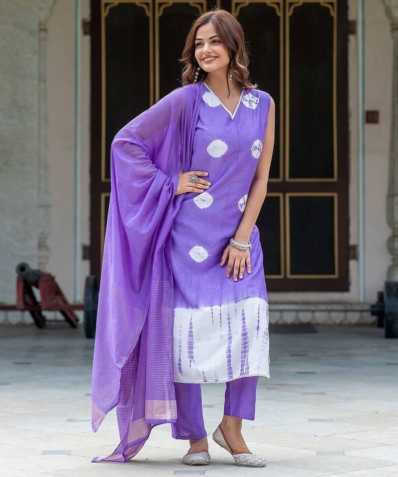 Women Dyed Regular Pure Silk Kurta with Trousers & With Dupatta