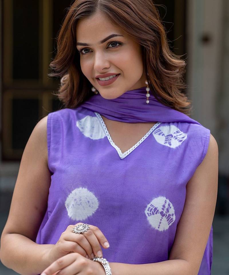Women Dyed Regular Pure Silk Kurta with Trousers & With Dupatta