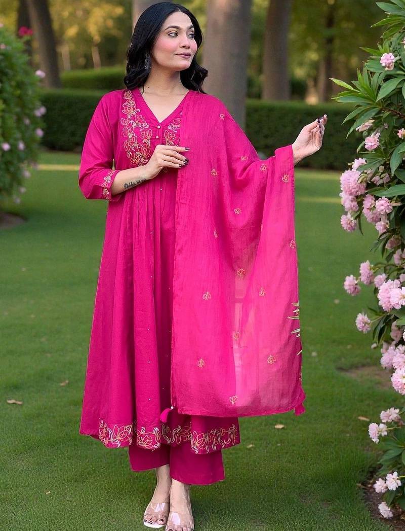Women Ethnic Motifs Embroidered Panelled Thread Work Chanderi Silk Kurta with Trousers & With Dupatta