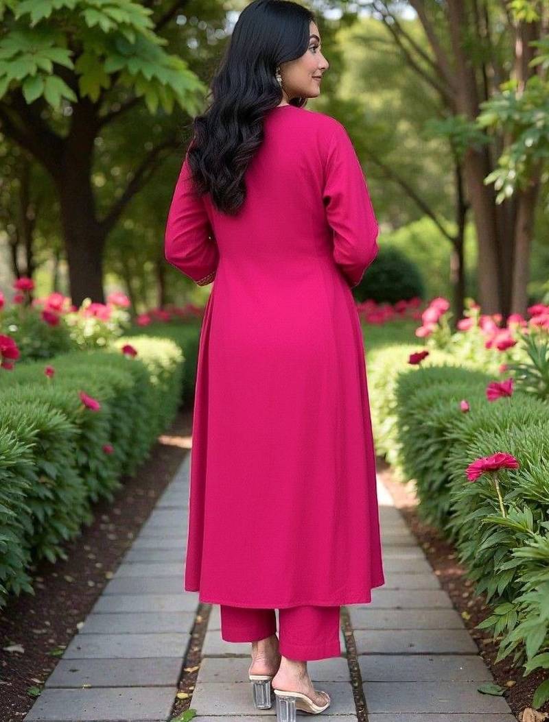 Women Ethnic Motifs Embroidered Panelled Thread Work Chanderi Silk Kurta with Trousers & With Dupatta