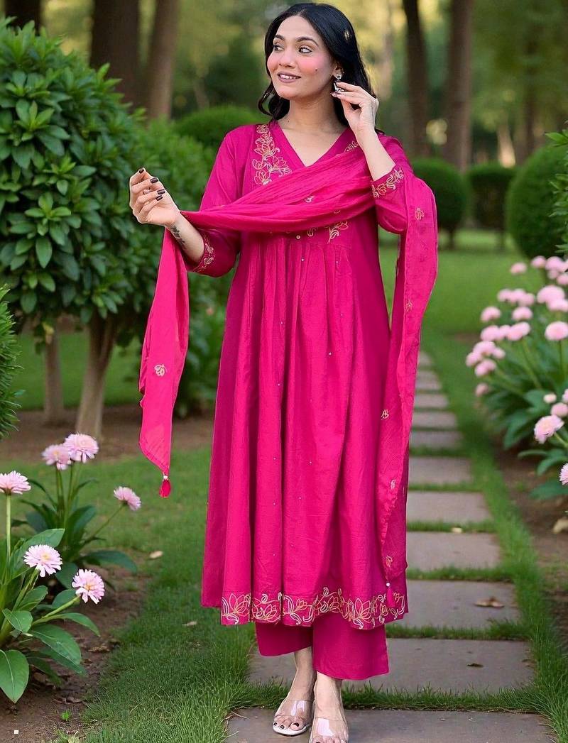 Women Ethnic Motifs Embroidered Panelled Thread Work Chanderi Silk Kurta with Trousers & With Dupatta