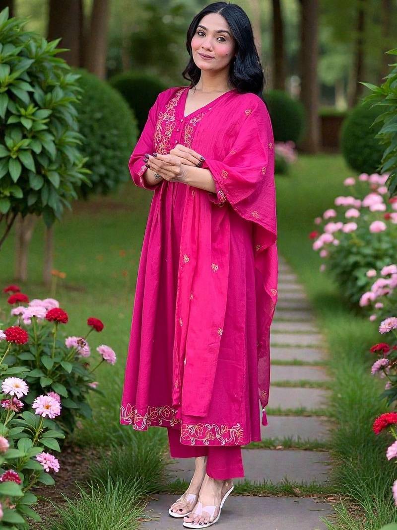 Women Ethnic Motifs Embroidered Panelled Thread Work Chanderi Silk Kurta with Trousers & With Dupatta